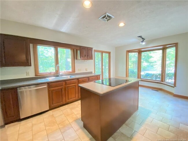 Building Photo - 3299 Liverpool Dr