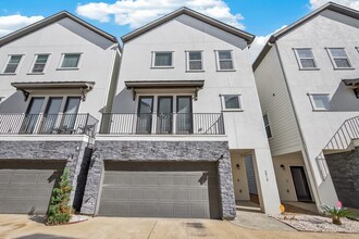 Building Photo - 2010 St Charles St