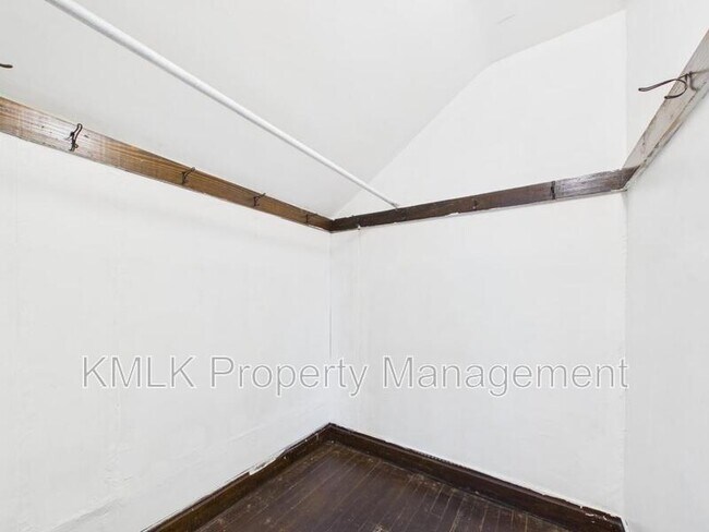 Building Photo - 120 E Hall St