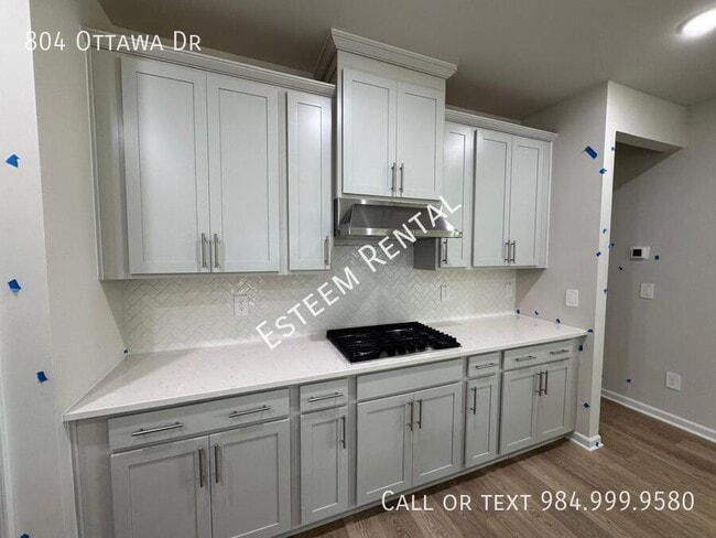 Building Photo - 804 Ottawa Dr
