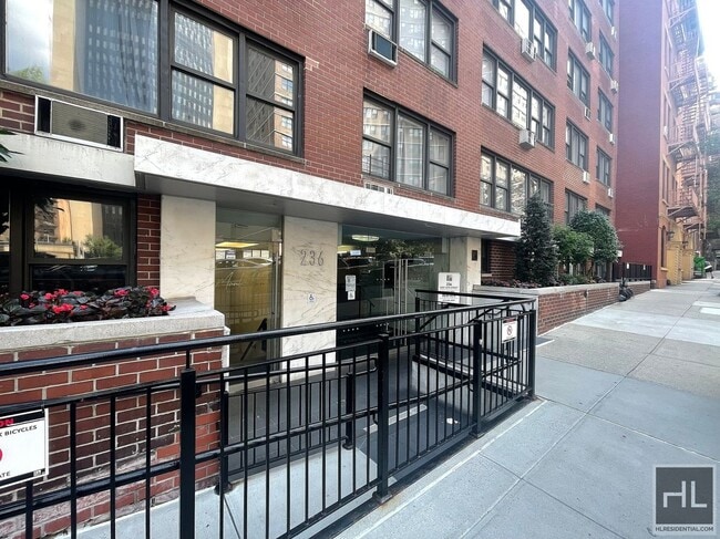 Building Photo - 236 E 36th St