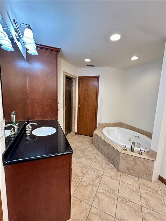 Building Photo - 115 Nesbit Ferry Pl