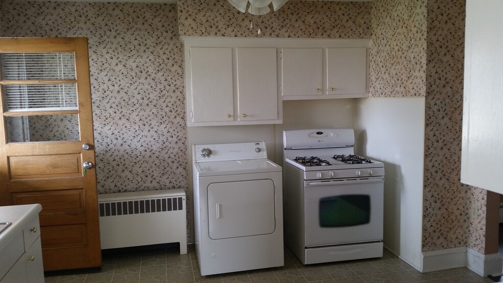 Primary Photo - 38 E 7th St
