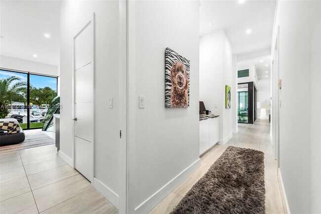 Building Photo - 3701 NE 26th Ave