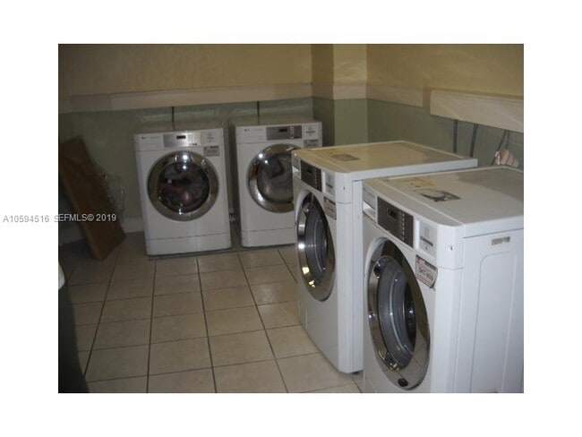 Building Photo - 3901 S Ocean Dr