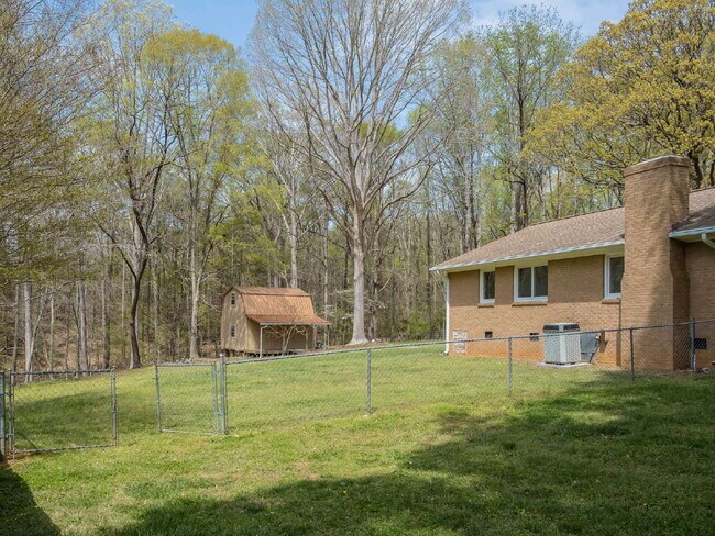 Building Photo - 102 McCall St