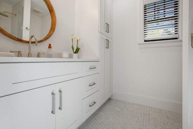 Building Photo - 19471 Harbor Rd S