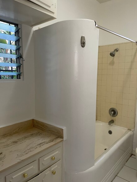 Bathroom - 407 Riverdale Dr