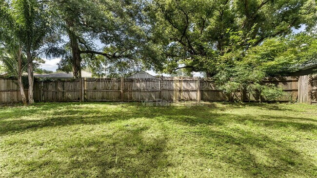 Building Photo - 309 W South Ave