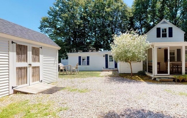 Building Photo - 428 Main St