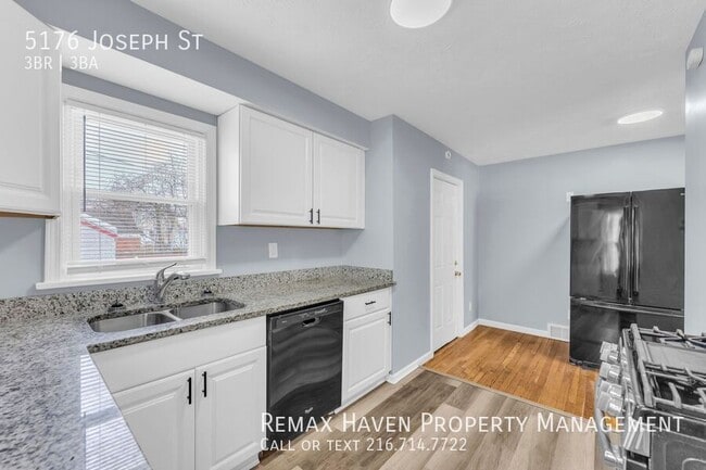 Building Photo - 5176 Joseph St