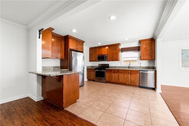 Building Photo - 5892 Meadowlark Dr