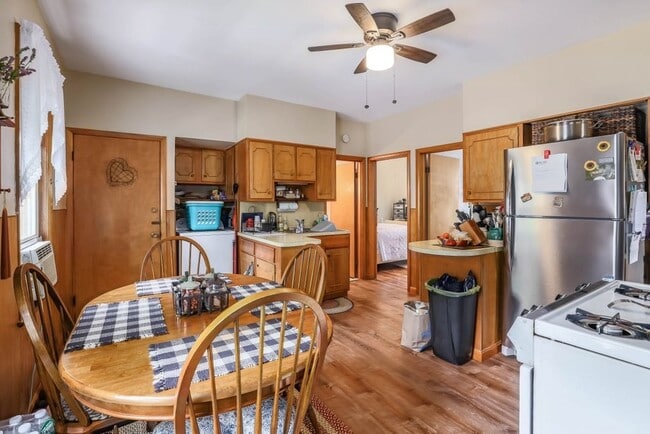 Building Photo - 18 Burton St