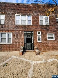 Building Photo - 32-34-34 Halstead St