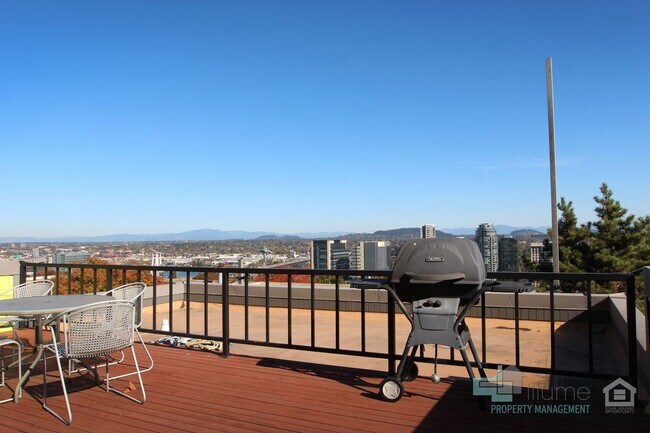 Building Photo - Condo Near OHSU with Huge Deck, Stunning Views and Parking