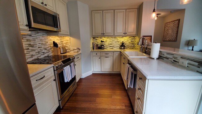 Building Photo - Upgraded 2BR/2BA Corner Unit in East Village – Close proximity to Petco Park w/ Parking & Amenities