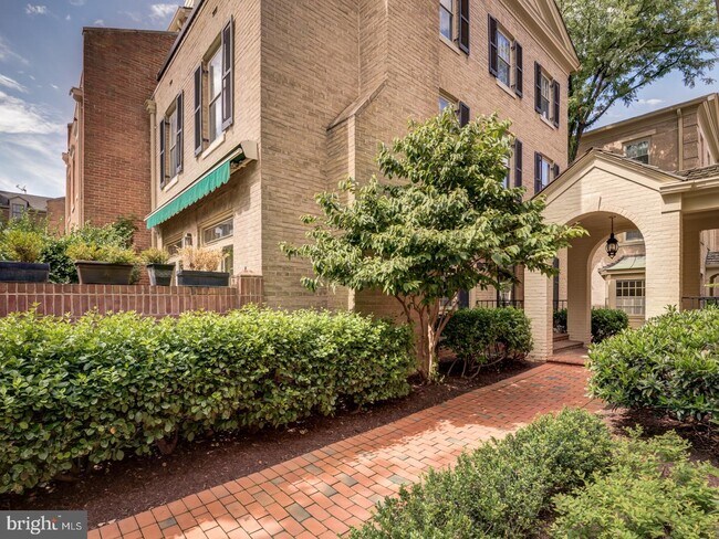 Building Photo - 4354 Westover Pl NW