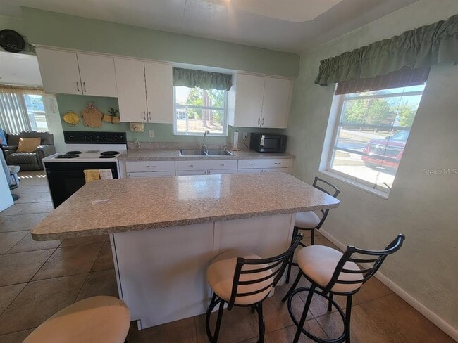 Building Photo - 8385 Aero Ave