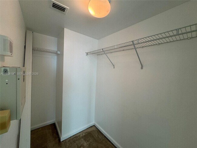 Building Photo - 1200 Brickell Bay Dr