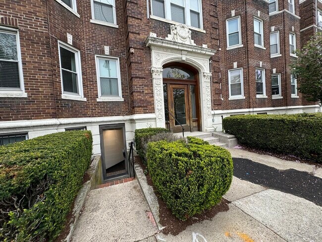 Building Photo - 1641 Commonwealth Ave
