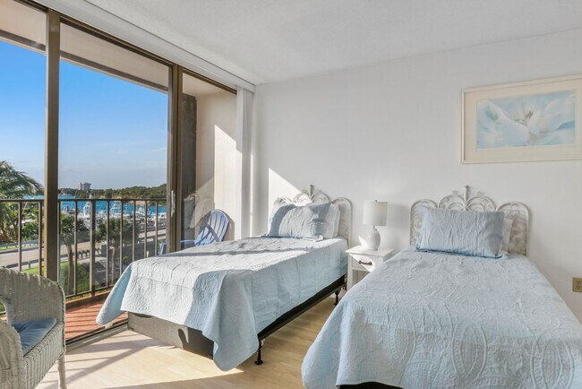 Building Photo - 225 Beach Rd