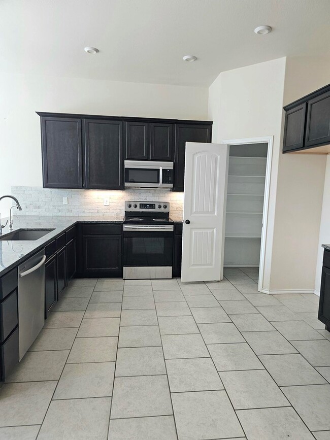 Building Photo - 1804 Rattler Ln