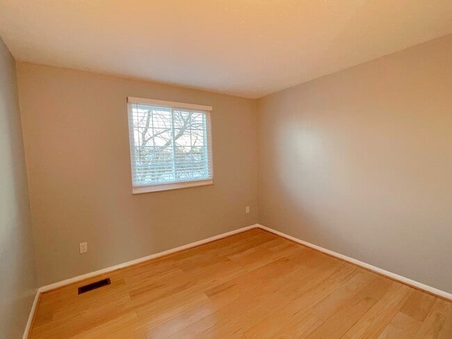 Building Photo - Newly Renovated 3 Bed 2.5 Bath Townhome With A Fenced Yard In Bannerwood Community