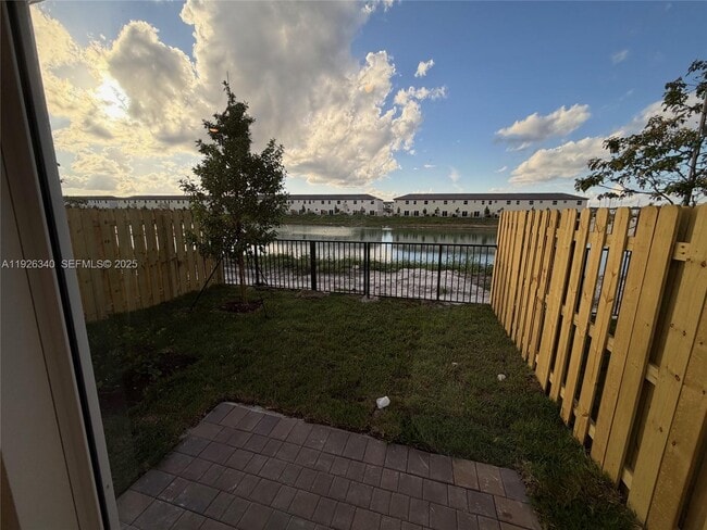 Building Photo - 2728 SE 26th Ave