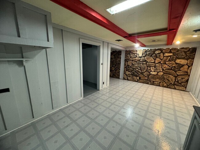 Building Photo - 3 bed 1.5 bath home in Bettendorf!