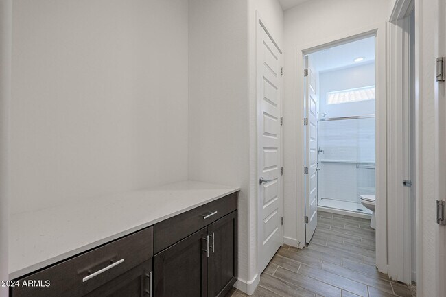 Building Photo - 7606 W Jackrabbit Ln