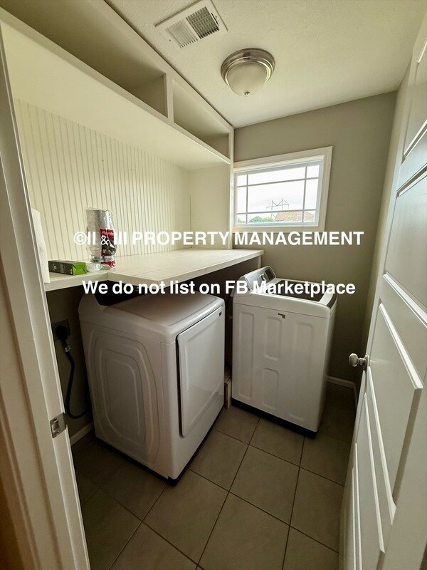 Building Photo - 9548 Roundtree St
