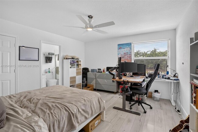 Building Photo - 981 Waterside Cir