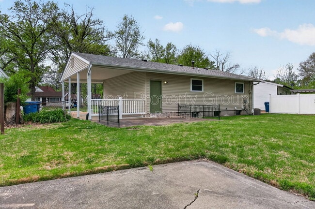 Building Photo - 645 Lilac Dr