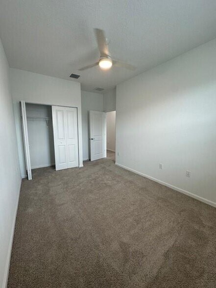 Building Photo - 4658 Longwood Lake Sq