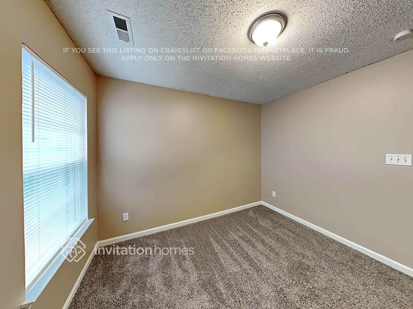 Building Photo - 3049 Parade Ln SW