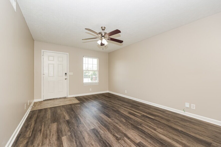 Building Photo - 1502 Killarney Dr