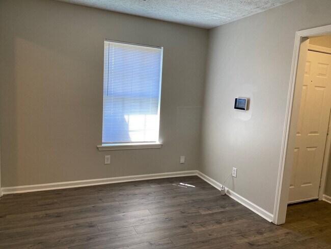 Building Photo - 189 Middle School Rd