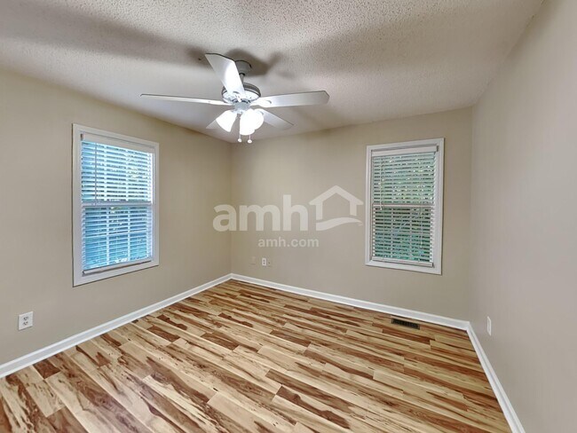 Building Photo - 179 Norton Dr