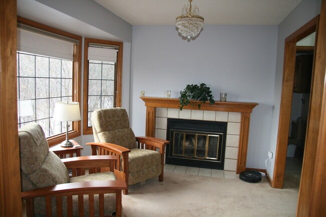 Building Photo - Gorgeous 5 bedroom home in the Broadmoor B...