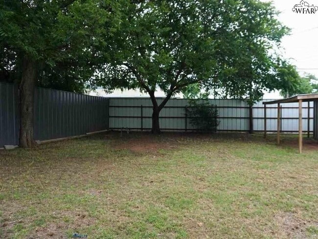 Building Photo - 100 Lilac Ln