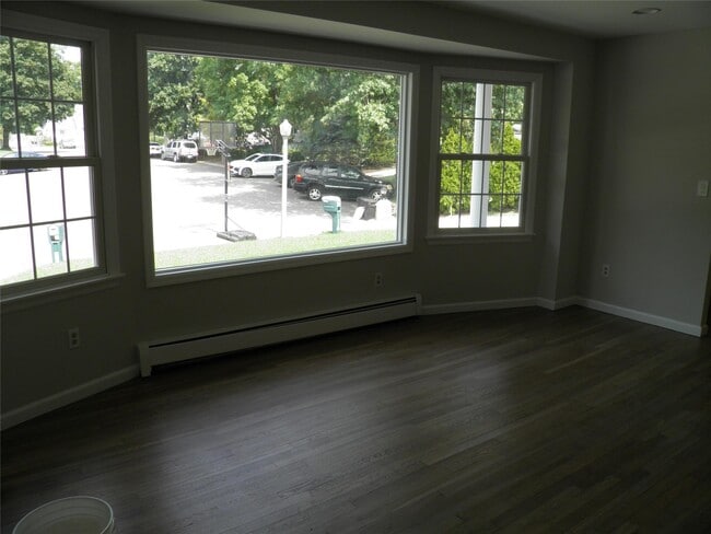 Building Photo - 12 Sundale Ct