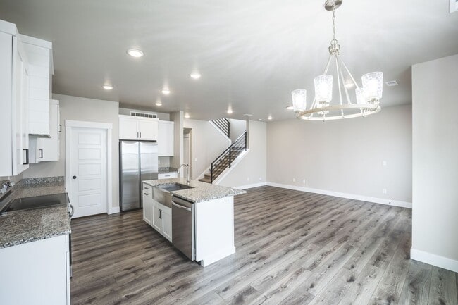 Building Photo - MODERN 4 BED 3 BATH TOWNHOME IN SUGAR CITY