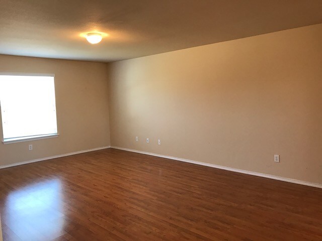 Building Photo - 2737 Breezy Point Cove