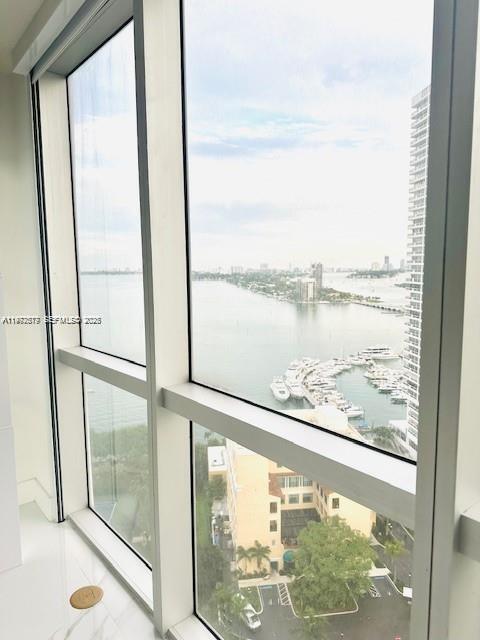 Building Photo - 1750 N Bayshore Dr