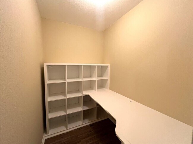 Building Photo - 2829 Deerfern Ln