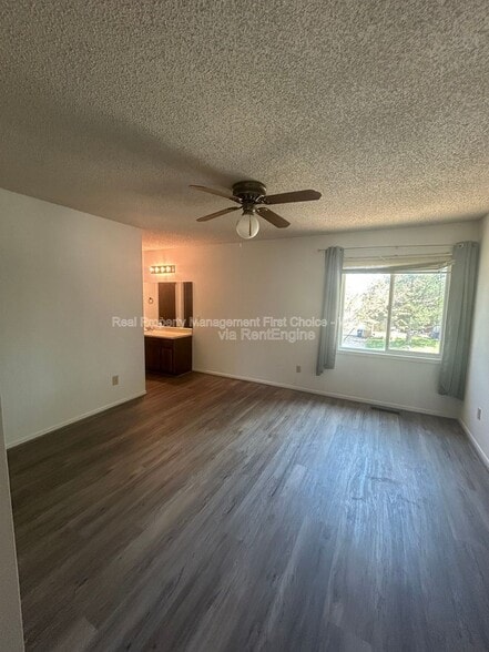 Building Photo - 2405 S Capri St