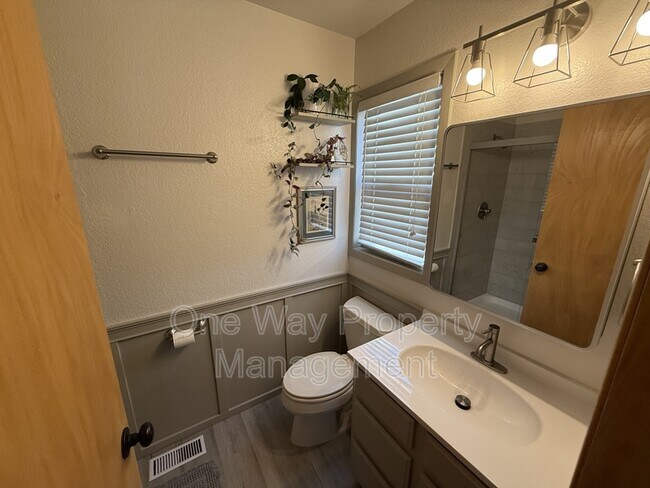 Building Photo - 7226 W 20th St Ln