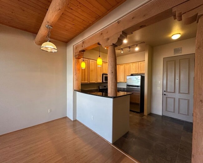 Building Photo - 1405 Vegas Verdes Dr