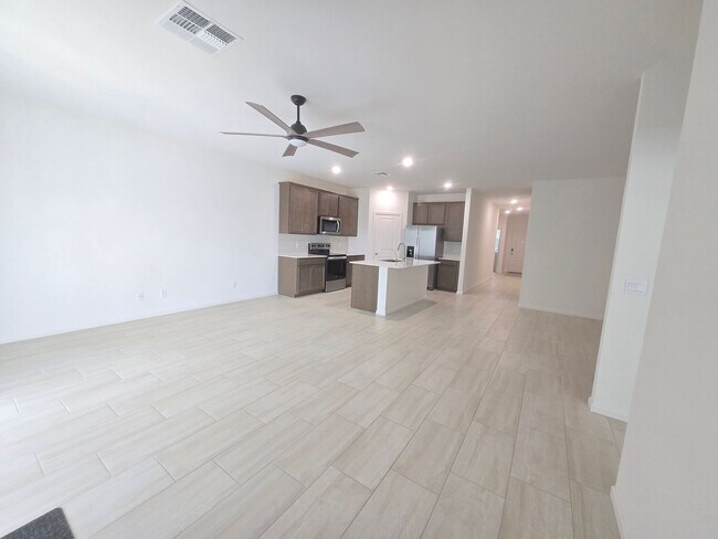 Building Photo - New Build 4 bed/3 Bath Home