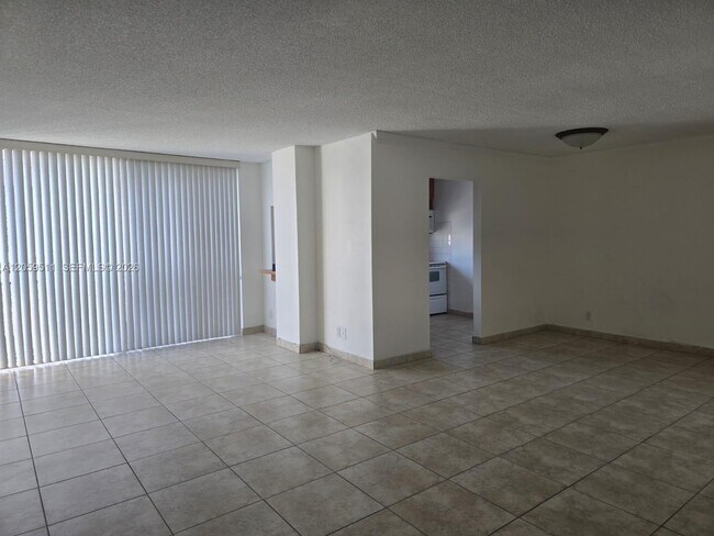 Building Photo - 17021 N Bay Rd
